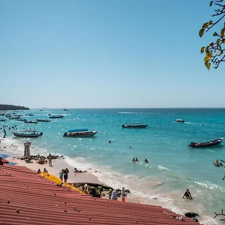A Orilla Del Mar En Baru Hostal *